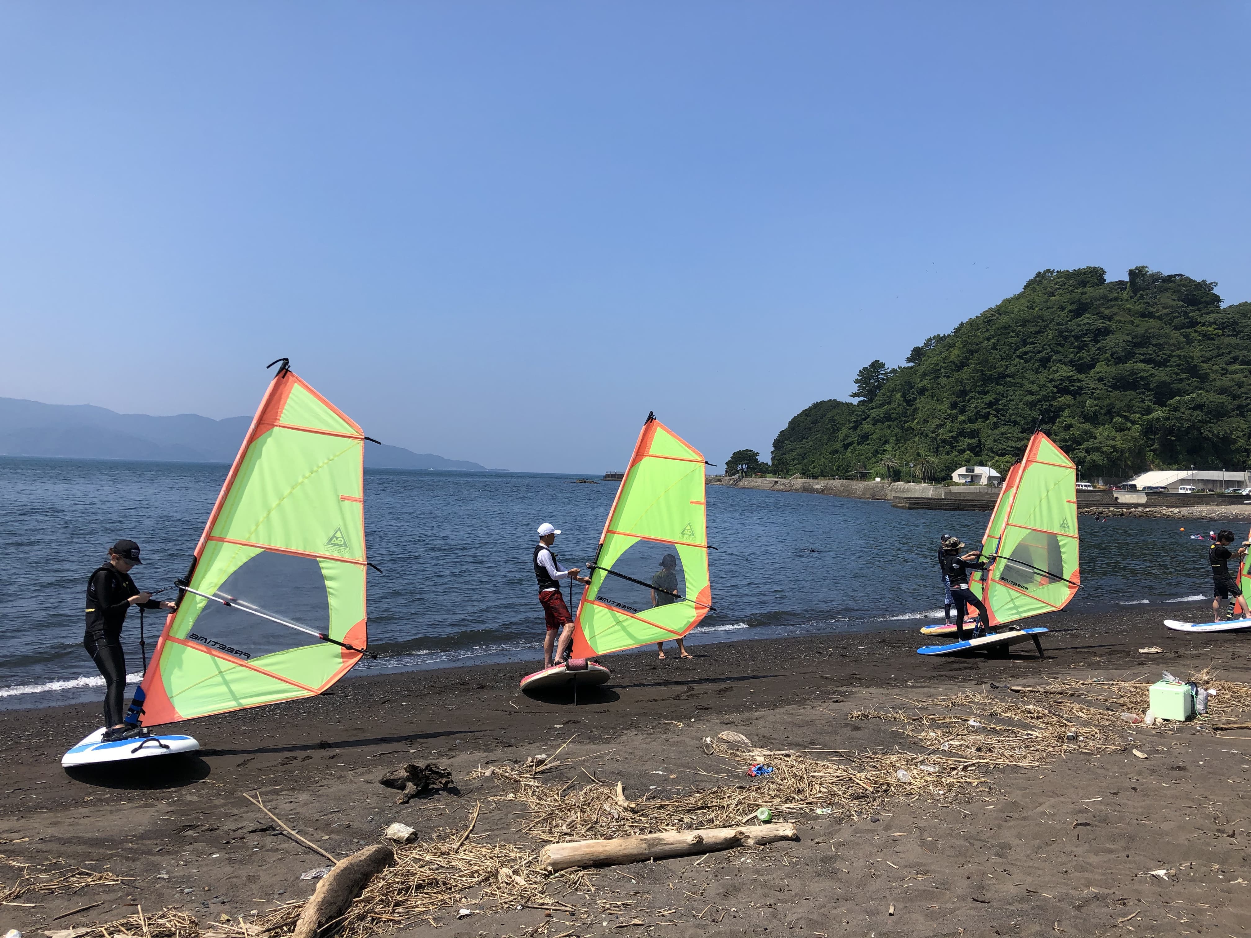 牛臥山とウィンドサーフィンスクール