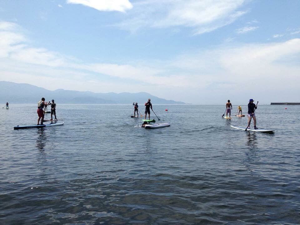 青空の駿河湾をSUPで散歩する